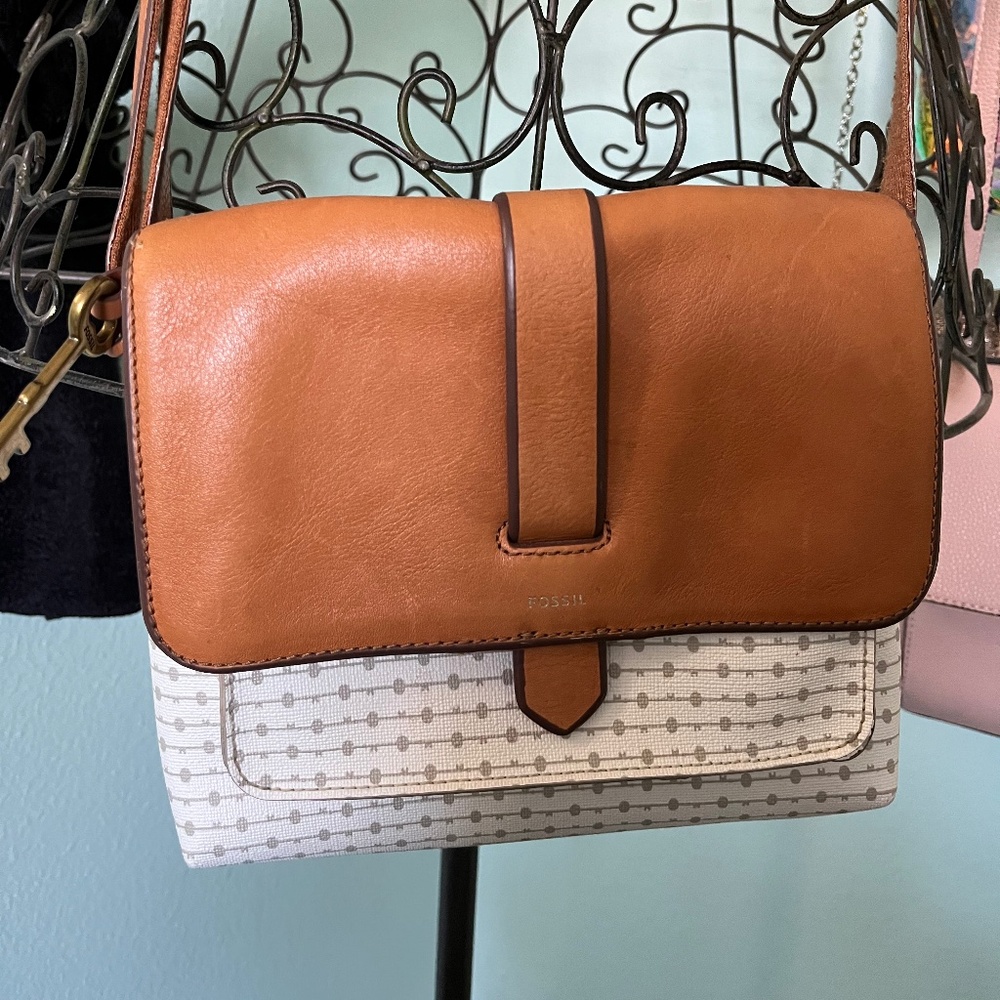 Fossil Kinley Crossbody purse in white and camel